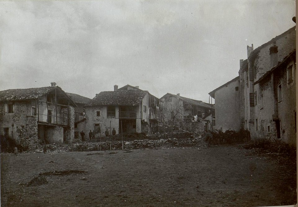Seren bei Feltre. Straßenbild. (BildID 15644814)