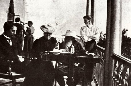 Sergenko, Petr Alekseevič - Tolstoj und Čechov auf der Dača von Panina (1) (Zeno Fotografie)