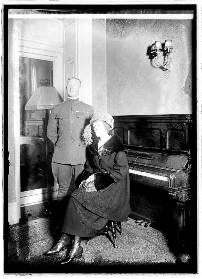 Sergt. Woodfill & wife, 11-8-21 LCCN2016845833