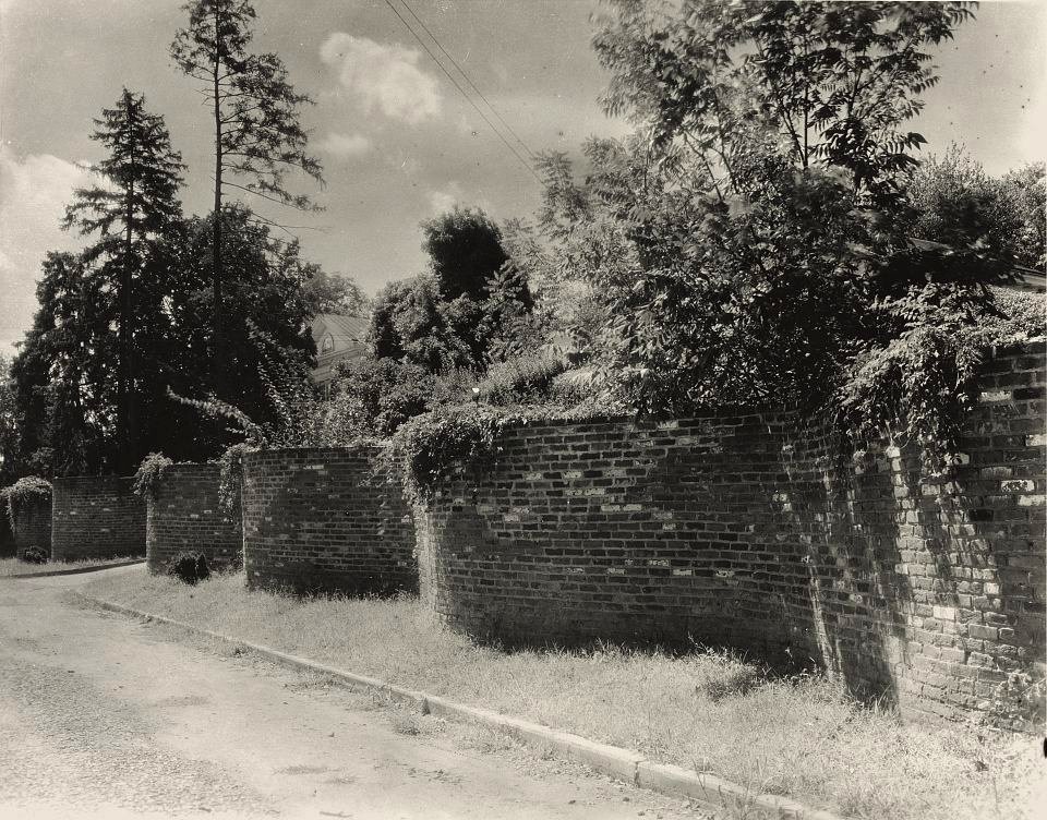 Serpentine walls University of Virginia Charlottesville by Frances Benjamin Johnston