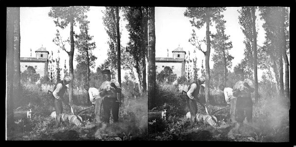 Serradors treballant al bosc a Sant Julià de Vilatorta