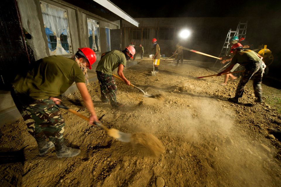 Service members construct classrooms at Don Joaquin Artuz Memorial Elementary School during Balikatan 2015 150424-N-HA376-270