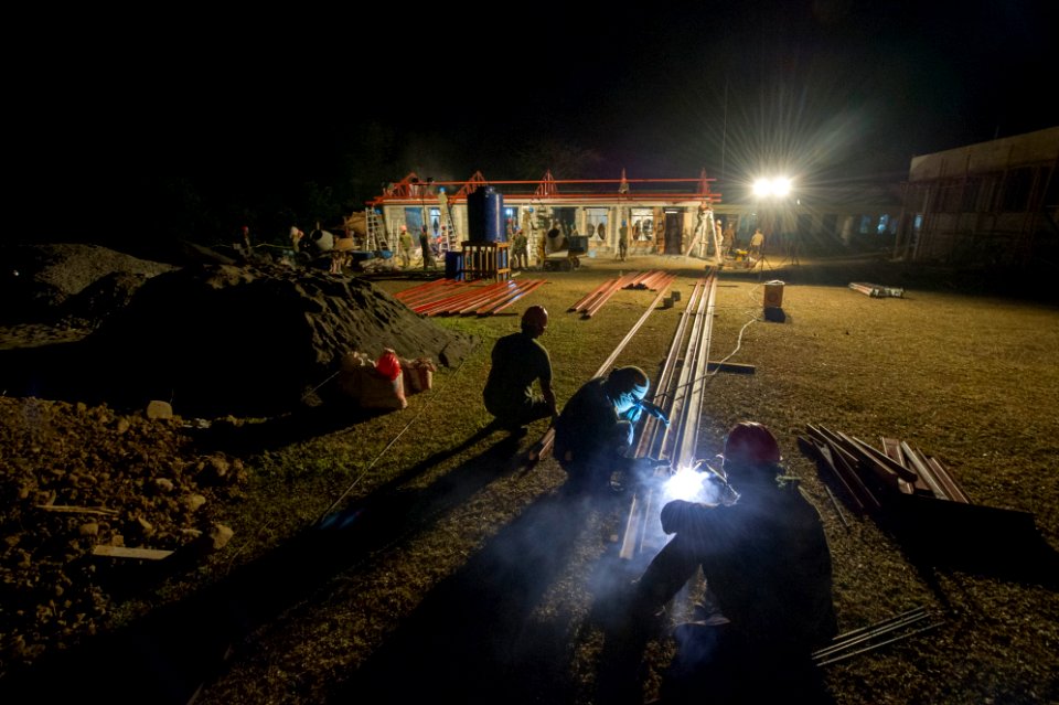 Service members build elementary school during Balikatan 150418-N-HA376-989