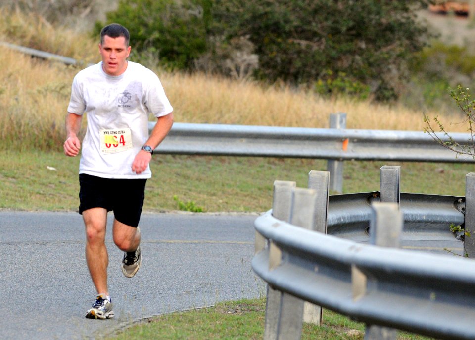 Service members participate in American Red Cross run DVIDS268200