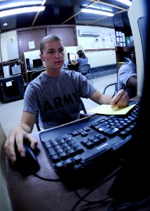 Service members take advantage of down time in Mosul DVIDS191148