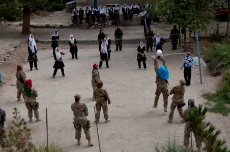 Setara High school students play volleyball with VCR group. (8014488297)
