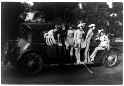 Seven Mack Sennett bathing beauties standing around a car LCCN92520589