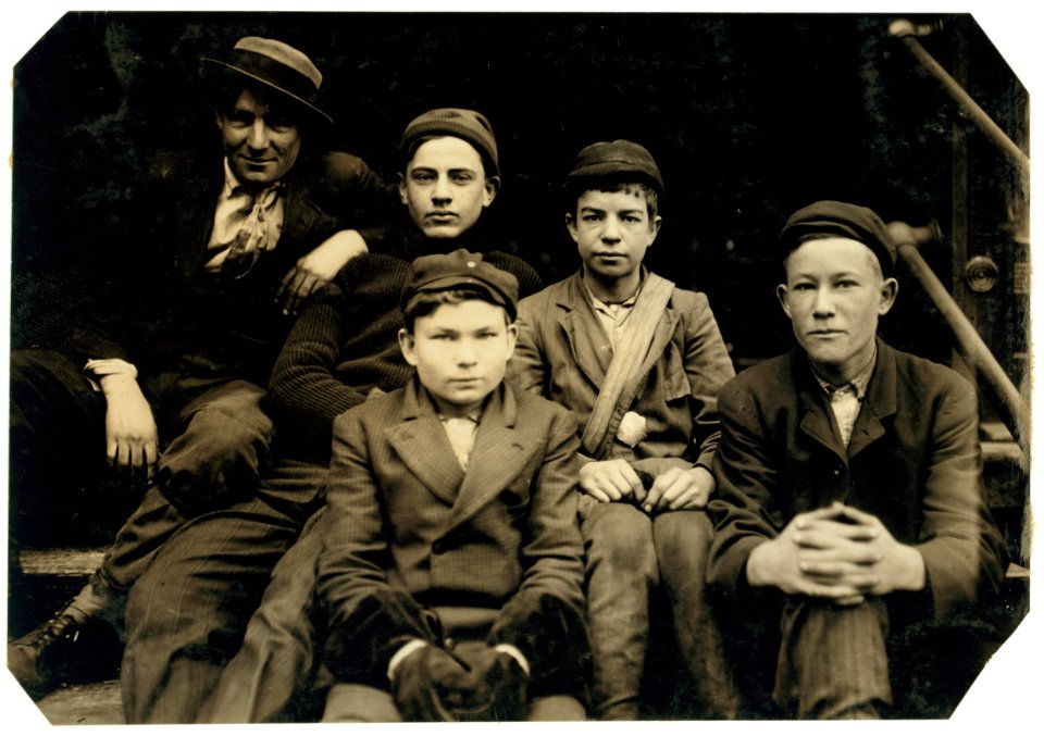 Several of the boys working in Benn's Messenger Service. Boy in middle is Thomas Knox (described in Brown's report on Messenger Service.) LOC nclc.03716