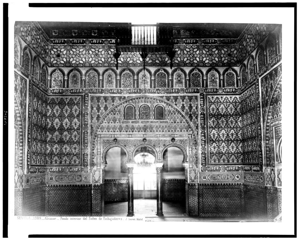 Sevilla. Alcazar. Fondo interior del Salon de Embajadores - J. Laurent. Madrid. LCCN94512193