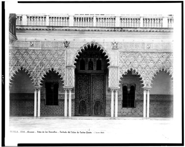 Sevilla. Alcázar. Patio de las Doncellas. Fachada del Salon de Carlos Quinto - J. Laurent. Madrid. LCCN94512205