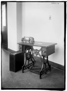 Sewing machine LCCN2014719132