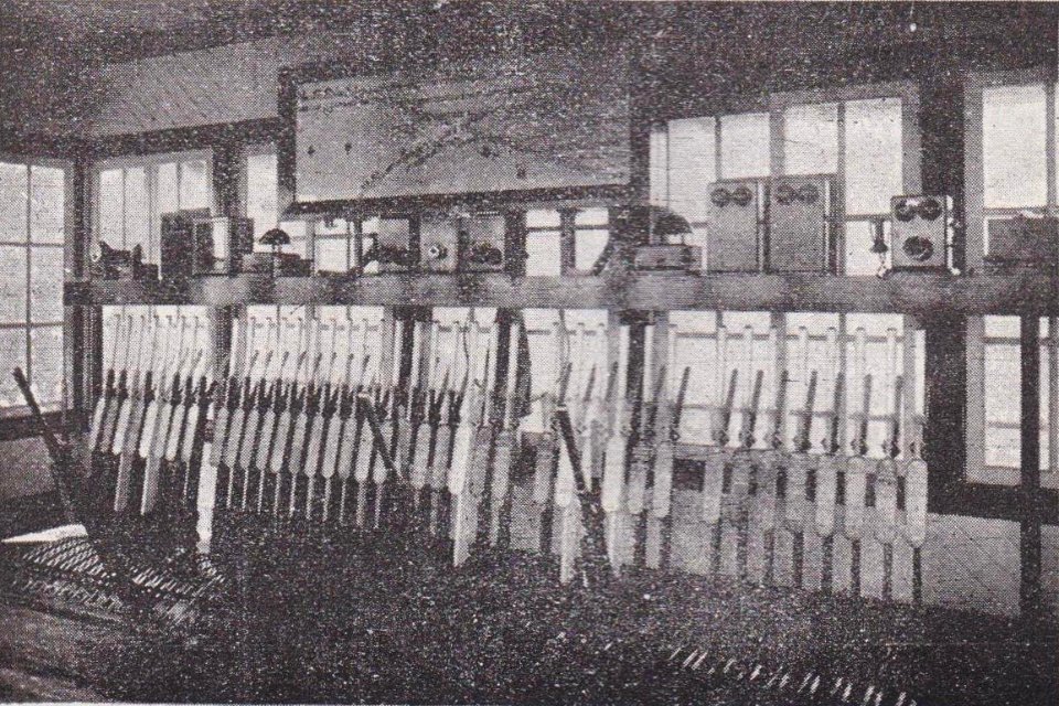 Señalización de la vía 2 - Interior de cabina - Congreso de Ferrocarriles del Estado (1929)