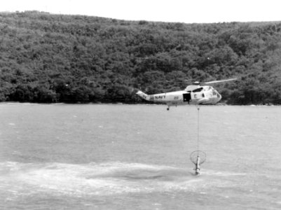 SH-3G Sea King of VC-8 recovers Mk 30 anti-submarine target in 1981 photo