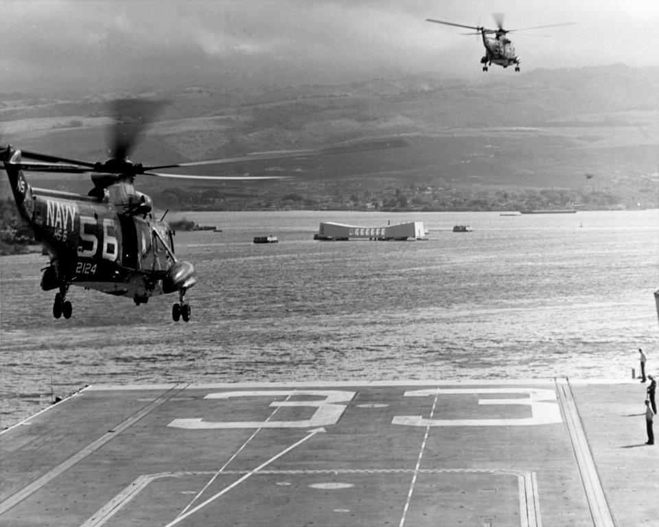 SH-3A Sea Kings of HS-6 take off from USS Kearsarge (CVS-33) at Pearl Harbor on 27 June 1967 (USN 1124878)