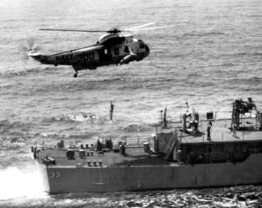 SH-3A of HS-2 transfers personnel to USS Parsons (DDG-33) in 1969