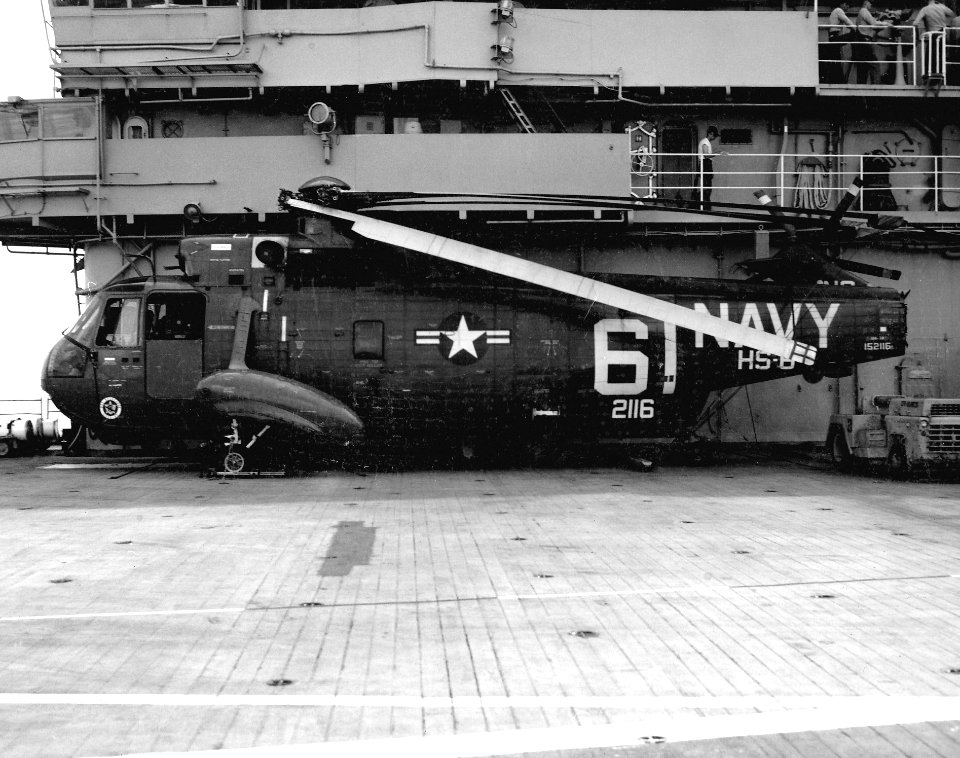 SH-3A Sea King of HS-6 aboard USS Kearsarge (CVS-33), circa in 1964 (NNAM.2011.113.378)