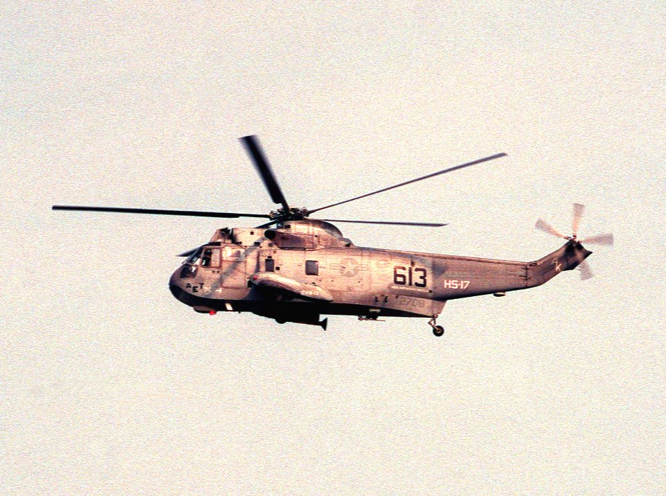 SH-3H Sea King of HS-17 in flight in August 1990