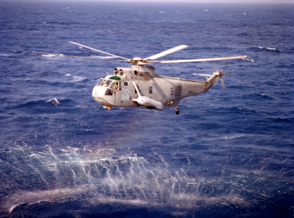 SH-3H Sea King HS-2 in flight 1987