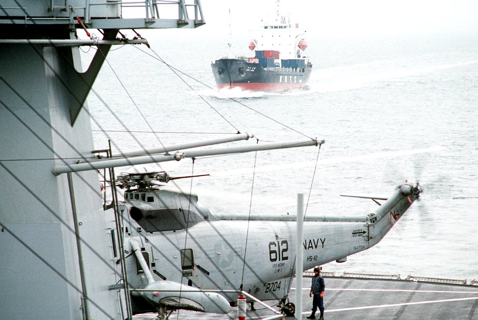 SH-3H of HS-12 on USS Blue Ridge (LCC-19) in 1990