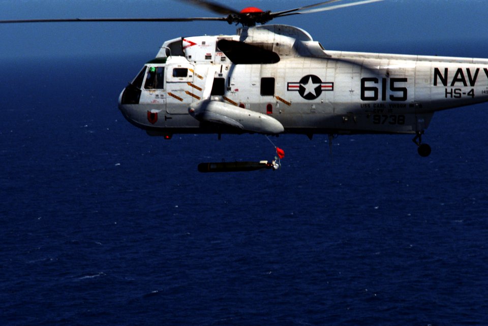 SH-3H HS-4 drops Mk 46 torpedo 1987