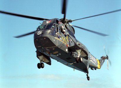 SH-3G HC-1 approaching USS Blue Ridge (LCC-19) 1992