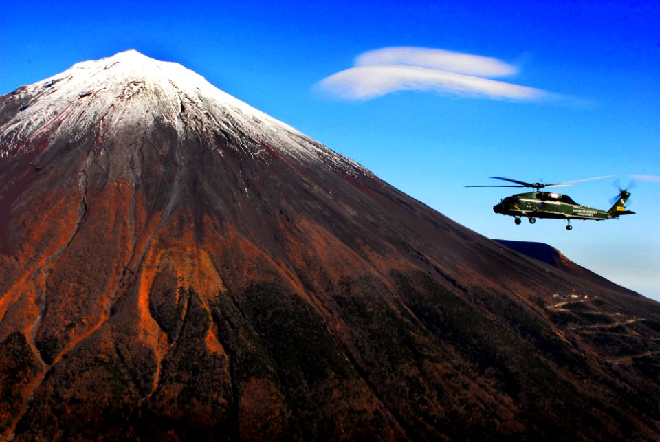 SH-60F Seahawk from HSL-51 in flight near Mount Fuji on 15 November 2007