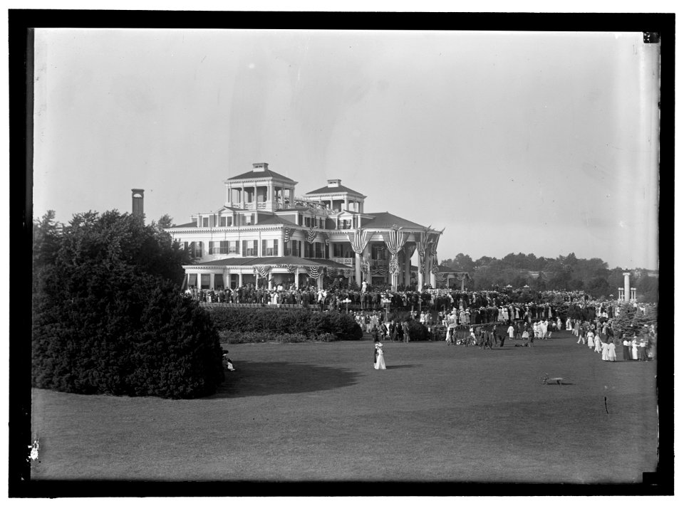 SHADOW LAWN, NJ. SUMMER WHITE HOUSE. NOTIFICATION CEREMONIES. CROWD ON LAWN LCCN2016867479