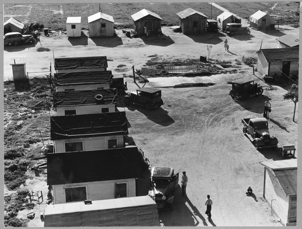 Shafter, Kern County, California. Looking down on auto camp seen from water tower. The cheapest rent . . . - NARA - 521675