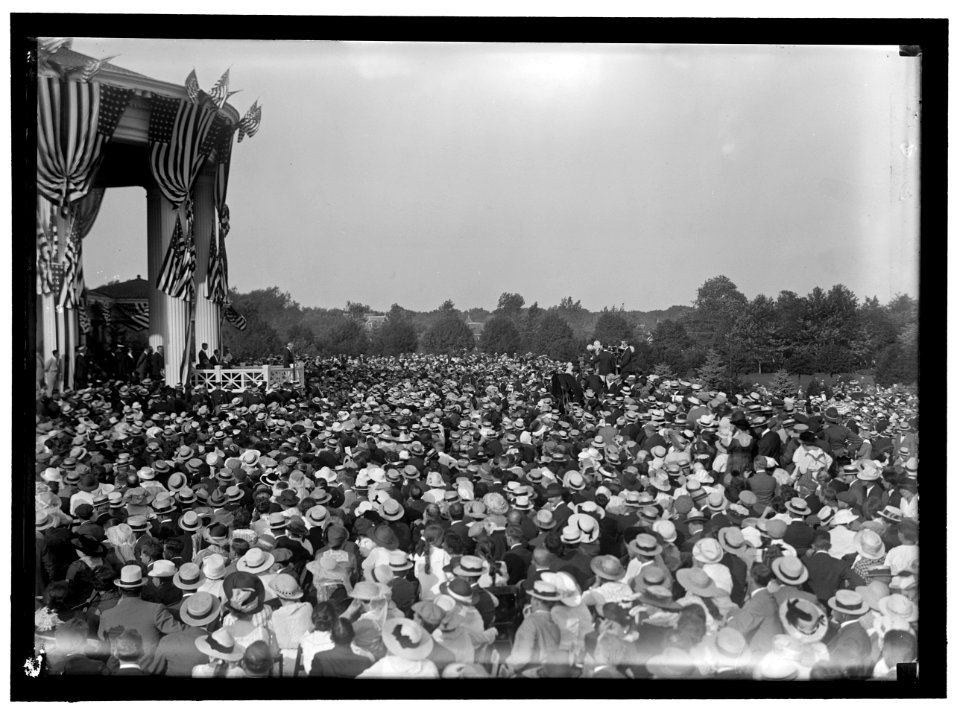 SHADOW LAWN, NJ. SUMMER WHITE HOUSE. NOTIFICATION CEREMONIES. CROWD ON LAWN LCCN2016867478