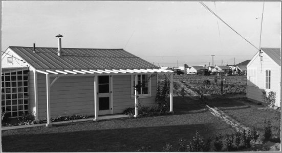 Shafter, Kern County, California. A farm labor home (F.S.A.). One of forty on a tract which joins th . . . - NARA - 521771 photo