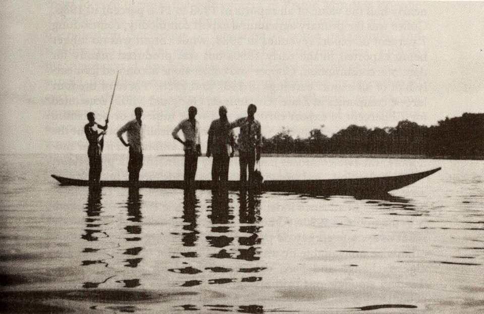 Shallow-draft dugout on Lac Tumba, Equateur Region