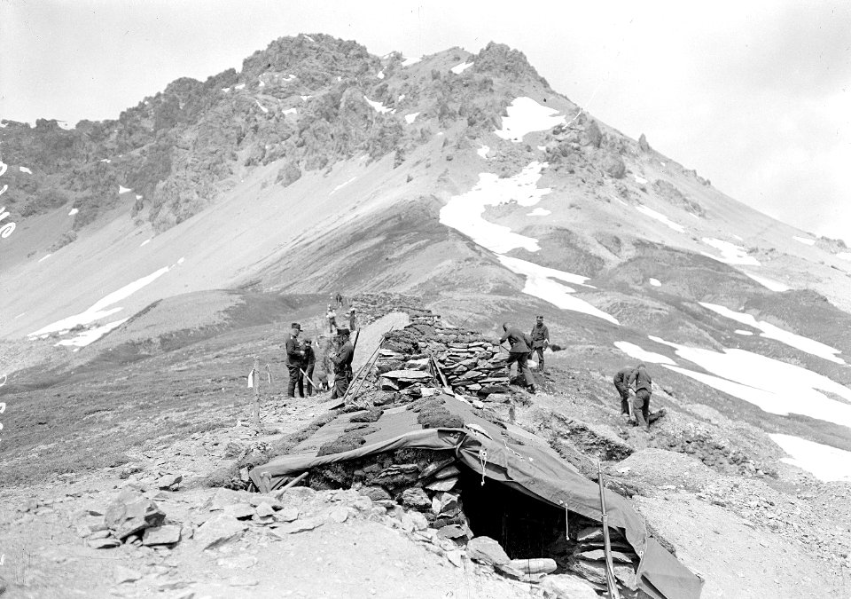Soldaten bauen Geröllmauern - CH-BAR - 3238760