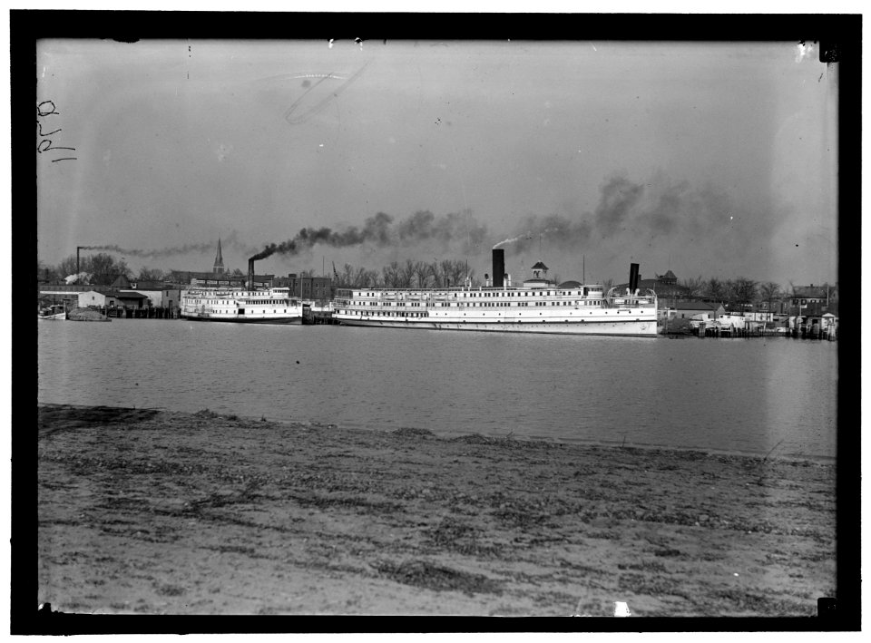 Ships on Potomac River- Three Rivers, left, and Northland, right; U. S. Capitol dome visible in distance LOC hec.09972