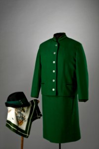 Sibylla: hatt jägarmodell, sjal, jacka jaktkostym, kjol jaktkostym, skjortblus, jaktkostym - Livrustkammaren - 86098 photo