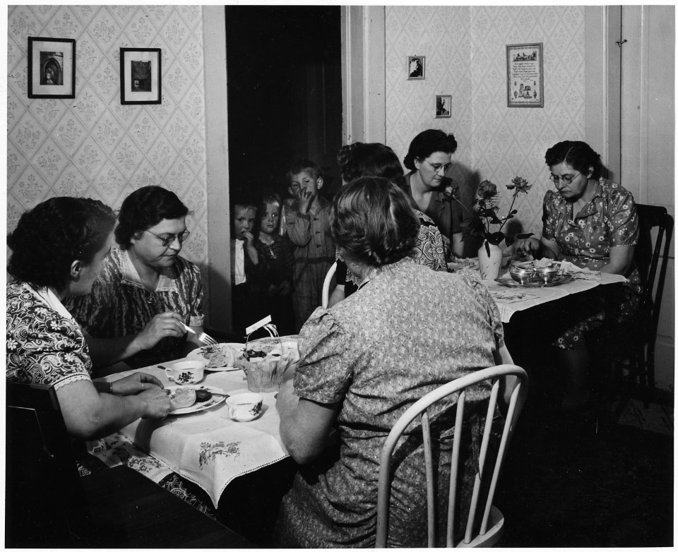 Shelby County, Iowa. Irwin's Library club meets in the late afternoon at the home of one of its memb . . . - NARA - 522383