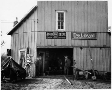 Shelby County, Iowa. Other buildings and businesses in Irwin.... Most Irwin buisinessmen are engaged . . . - NARA - 522321