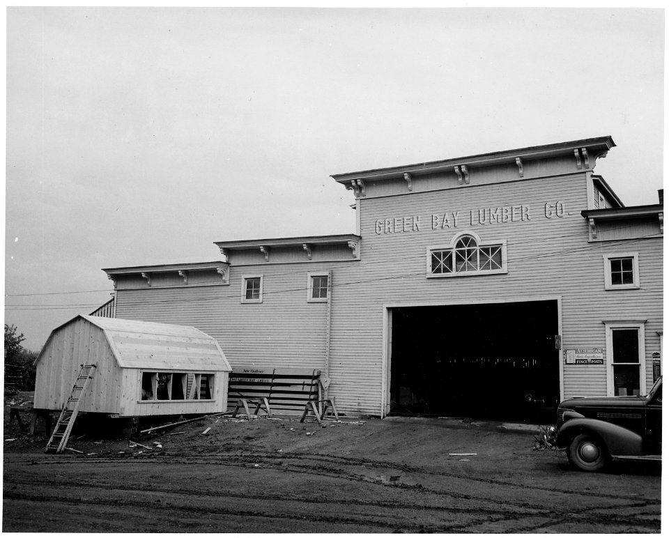 Shelby County, Iowa. Other buildings and businesses in Irwin.... (Image of Green Bay Lumber Company.) - NARA - 522318
