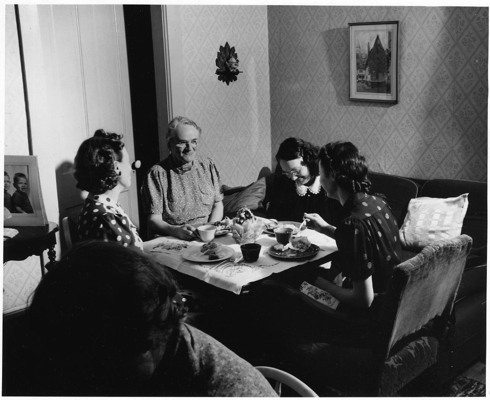 Shelby County, Iowa. Irwin's Library club meets in the late afternoon at the home of one of its memb . . . - NARA - 522382