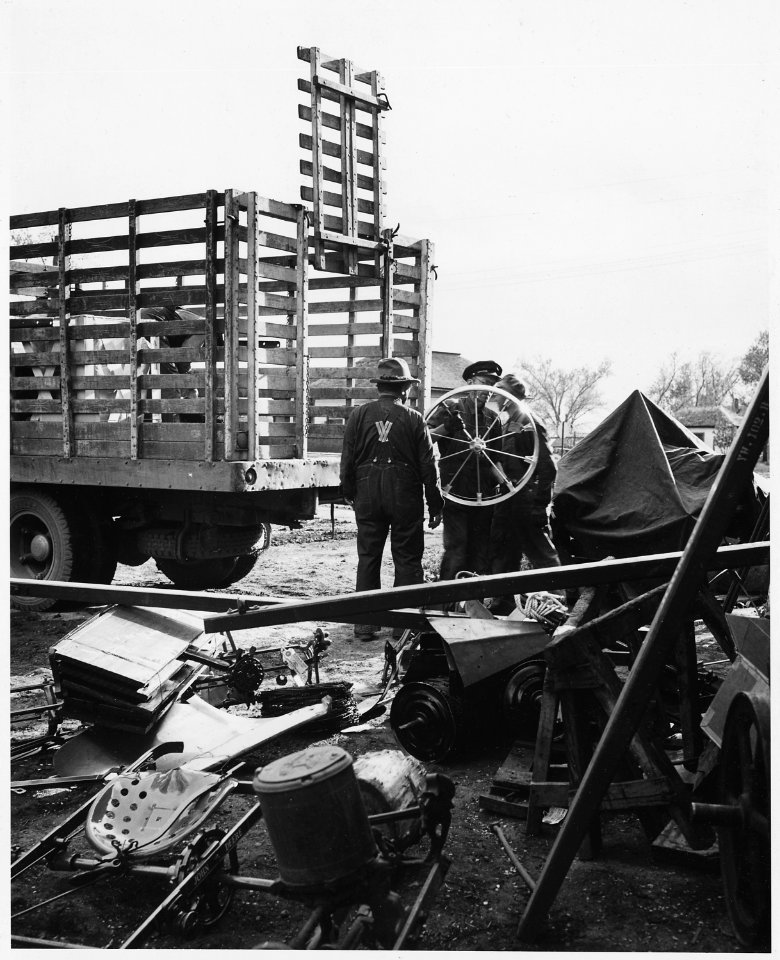 Shelby County, Iowa. Other buildings and businesses in Irwin....The farm machinery shop...is doing a . . . - NARA - 522359