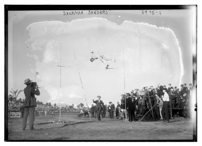 Sherman Sanders (pole vault) LCCN2014702718