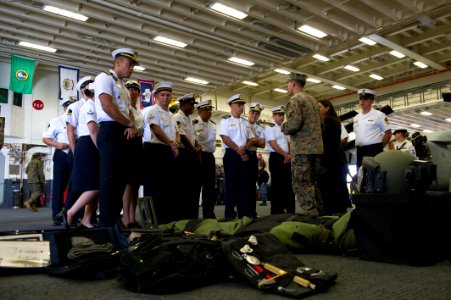 Ship tours, Aug. 5 140805-N-MZ309-063