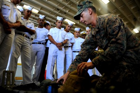 Ship tours, Aug. 6 140806-N-FR671-409