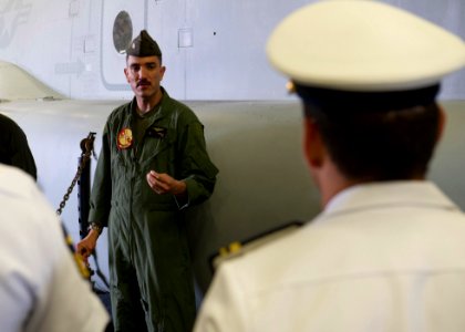 Ship tours, Aug. 5 140805-N-MZ309-104