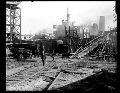 Ship yard LCCN2016891829