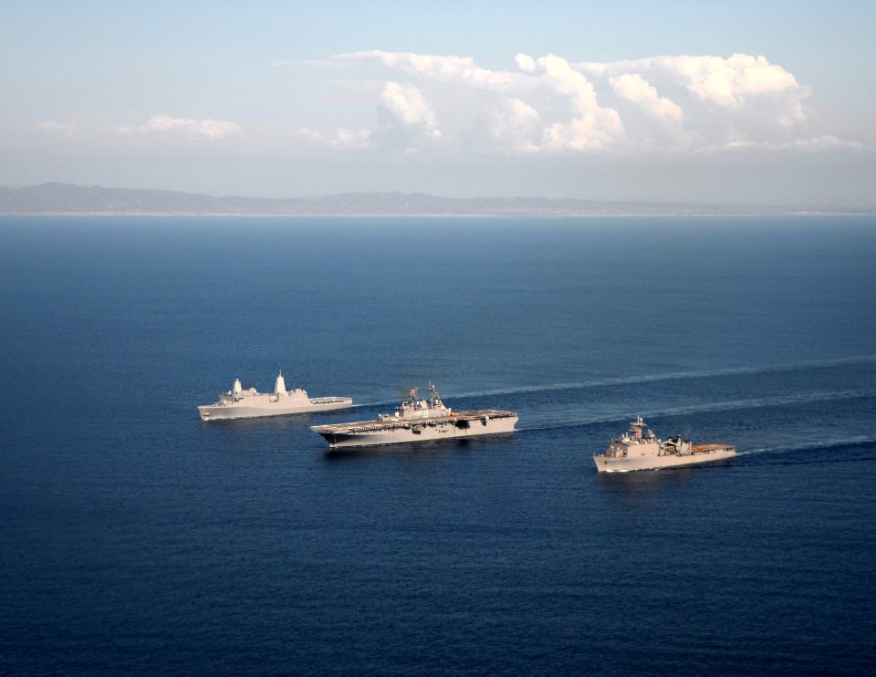 Ships conduct photo exercise 140313-N-GT710-038