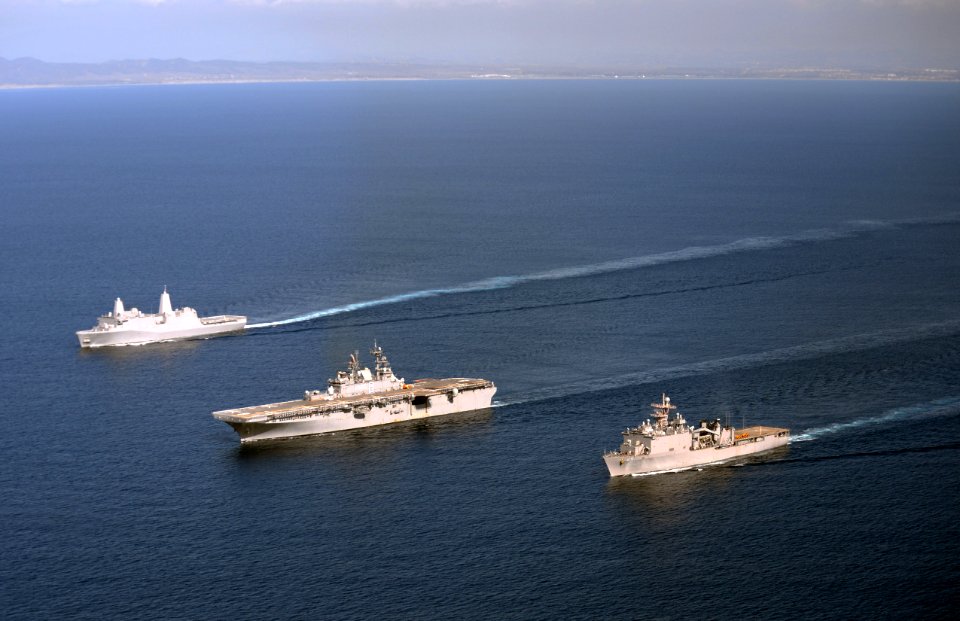 Ships conduct photo exercise 140313-N-GT710-008