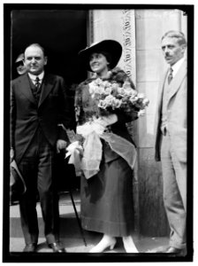 Shipping Board, U.S. Raymond B. Stevens, right, Vice-Chairman of Board, at the entrance with singer, and Liberty Loan drive LOC hec.11994