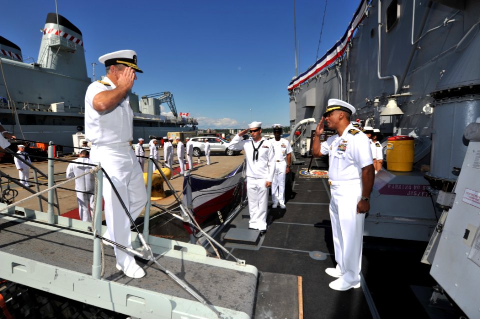 Ships celebrate War of 1812 bicentennial 120721-N-YZ751-011