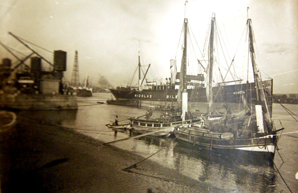 Ships at Bordeaux, France, November 1916 (31479235173)