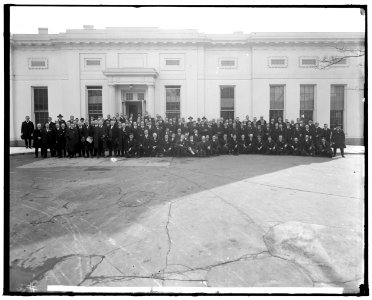SHIPYARD AND NAVY YARD WORKERS AT WHITE HOUSE LCCN2016861787